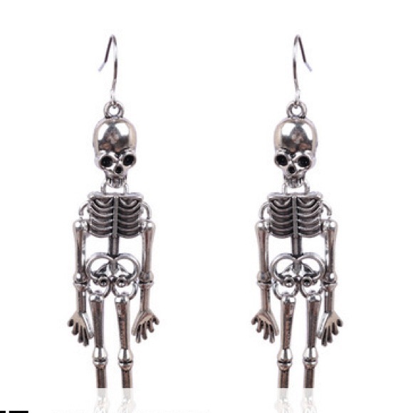 2/$29 or 3/$39 NWOT Halloween silver tone dangling skeleton earrings - Picture 3 of 8